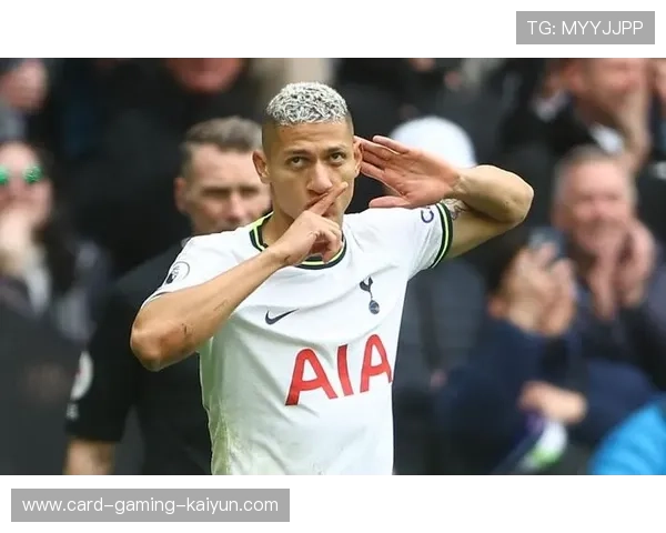 热刺理查利森禁区内补射得分